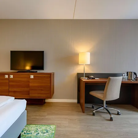 מלון Mercure Stuttgart An Der Messe 4*