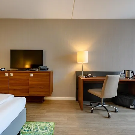 Mercure Stuttgart An Der Messe 4*